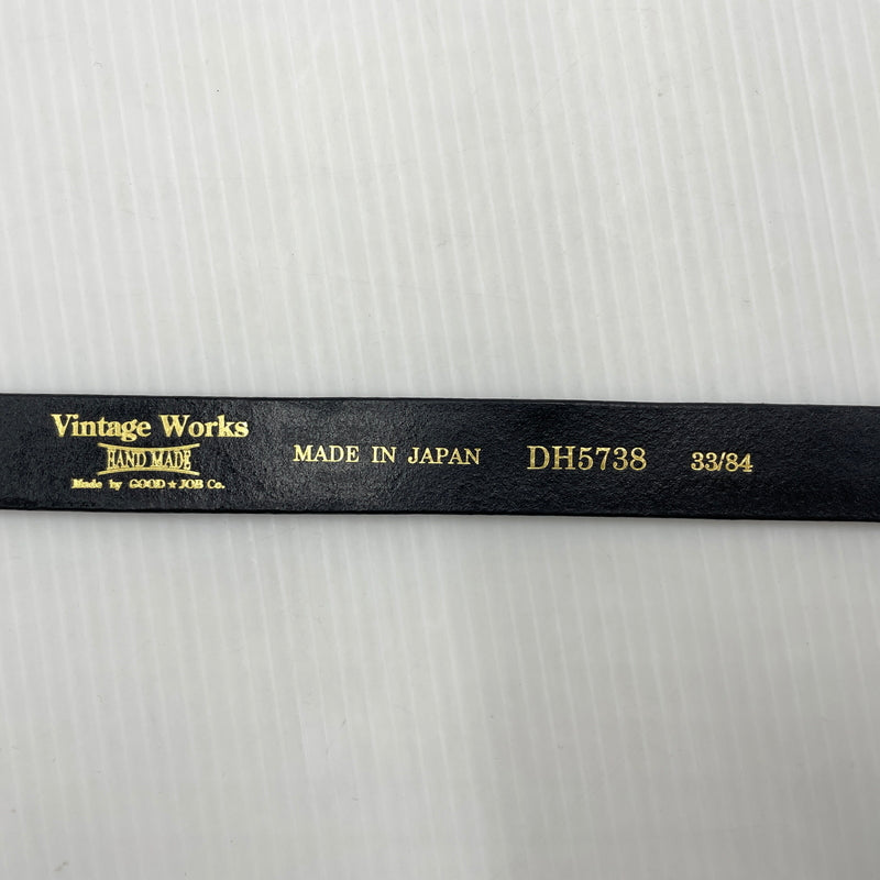 【中古品】【メンズ】 Vintage Works ヴィンテージワークス LEATHER BELT 7HOLE MADE IN JAPAN DH5738 レザー ベルト 7ホール アクセサリー 日本製 205-260902-ss-06-tei サイズ：ケース付き カラー：ブラック 万代Net店
