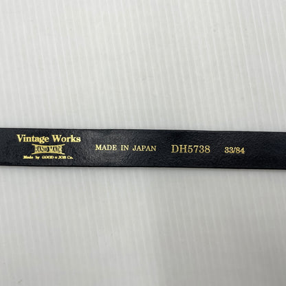【中古品】【メンズ】 Vintage Works ヴィンテージワークス LEATHER BELT 7HOLE MADE IN JAPAN DH5738 レザー ベルト 7ホール アクセサリー 日本製 205-260902-ss-06-tei サイズ：ケース付き カラー：ブラック 万代Net店