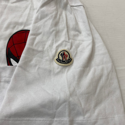 【中古品】【メンズ】 MONCLER モンクレール × SPIDER-MAN スパイダーマン 別注コラボ S/S T-SHIRT H20918C00005 8390T ショートスリーブ Tシャツ 半袖 トップス 141-260828-sa-02-tei サイズ：XL カラー：ホワイト 万代Net店