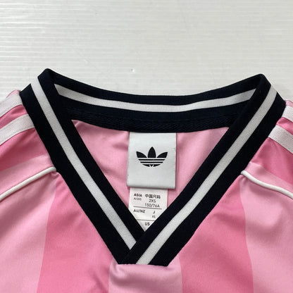 【中古品】【メンズ】 ADIDAS アディダス KD2272 ADITUFF LOGO SOCCER UNIFORM TEE アディタフ ロゴ サッカー ユニフォーム風 Tシャツ 半袖 トップス 148-260901-sa-15-teih サイズ：XS カラー：ピンク 万代Net店