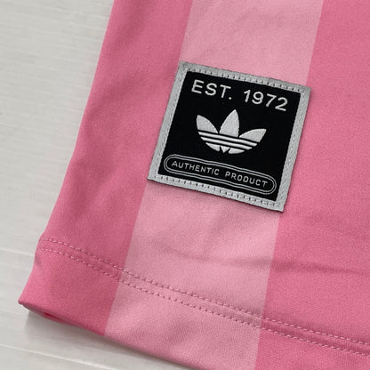 【中古品】【メンズ】 ADIDAS アディダス KD2272 ADITUFF LOGO SOCCER UNIFORM TEE アディタフ ロゴ サッカー ユニフォーム風 Tシャツ 半袖 トップス 148-260901-sa-15-teih サイズ：XS カラー：ピンク 万代Net店