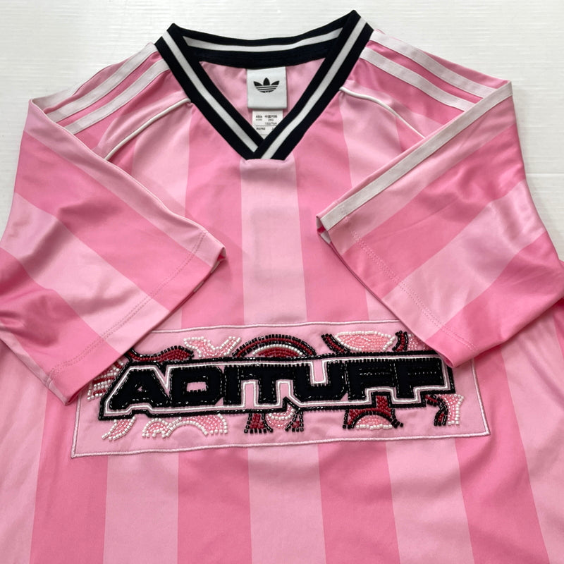 【中古品】【メンズ】 ADIDAS アディダス KD2272 ADITUFF LOGO SOCCER UNIFORM TEE アディタフ ロゴ サッカー ユニフォーム風 Tシャツ 半袖 トップス 148-260901-sa-15-teih サイズ：XS カラー：ピンク 万代Net店