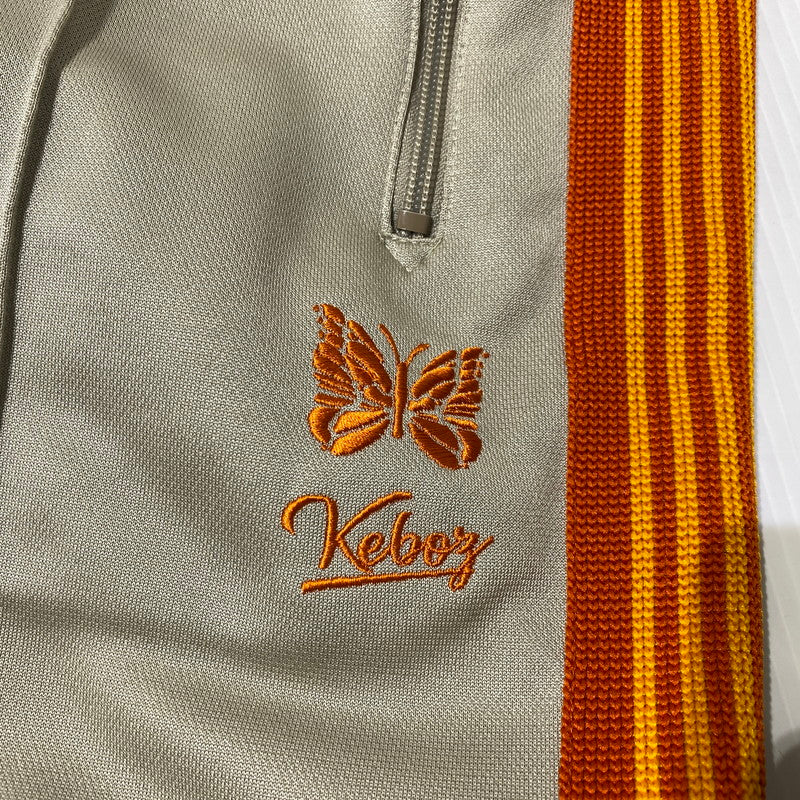【中古品】【メンズ】 NEEDLES ニードルス × KEBOZ ケボズ 別注コラボ TRACK PANTS REGULAR FIT SX1632 トラックパンツ レギュラーフィット ボトムス 151-260901-yo-10-teih サイズ：L カラー：ベージュ/オレンジ 万代Net店