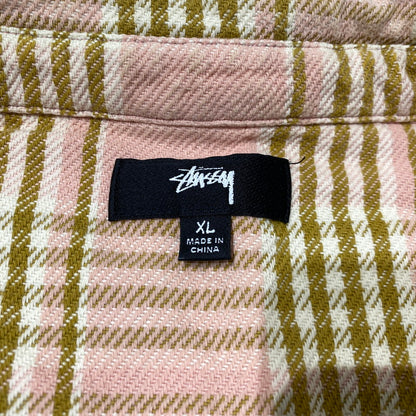 【中古品】【メンズ】 STUSSY ステューシー LAGUNA PLAID SHIRT 1110245 ラグーナ プレイド シャツ 長袖 トップス チェックシャツ 142-260901-yo-05-teih サイズ：XL カラー：ピンク 万代Net店