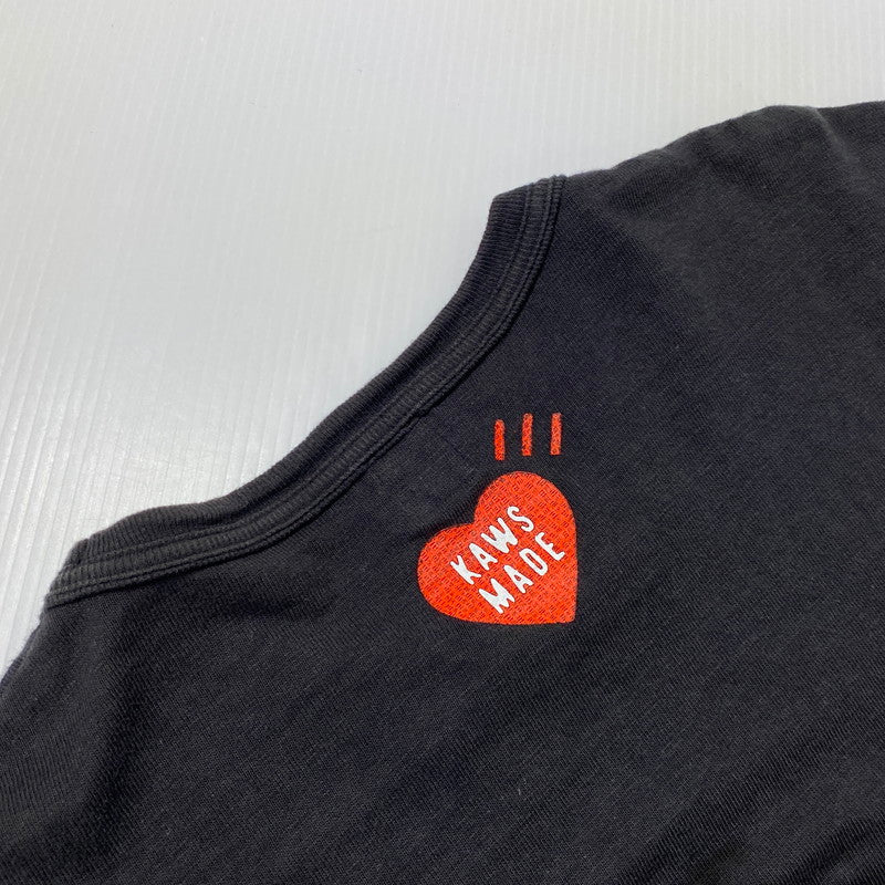 【中古品】【メンズ】 HUMANMADE　ヒューマンメイド × KAWS カウズ 別注コラボ KAWSMADE PRINT T-SHIRT カウズメイド プリント Tシャツ 半袖 トップス 142-260901-yo-07-teih サイズ：2XL カラー：ブラック 万代Net店