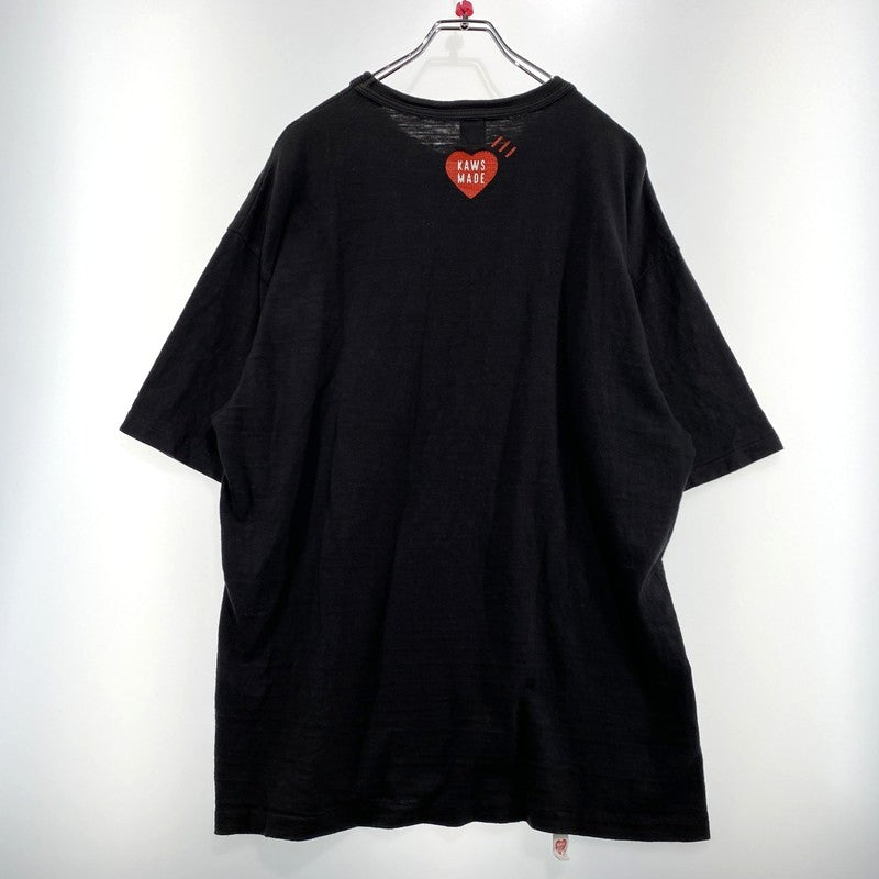 【中古品】【メンズ】 HUMANMADE　ヒューマンメイド × KAWS カウズ 別注コラボ KAWSMADE PRINT T-SHIRT カウズメイド プリント Tシャツ 半袖 トップス 142-260901-yo-07-teih サイズ：2XL カラー：ブラック 万代Net店