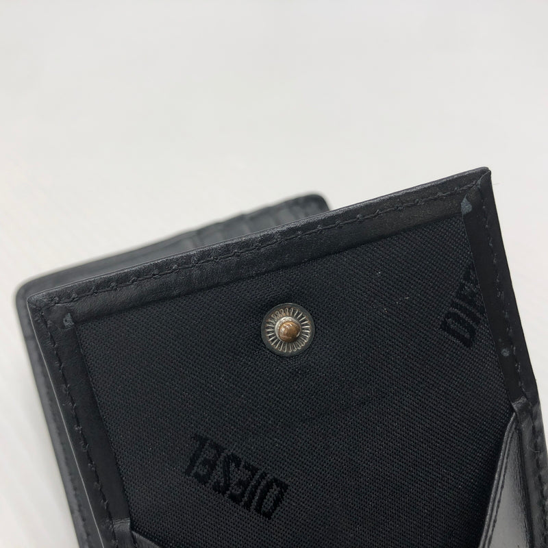 【現状渡し品】【メンズ】 DIESEL ディーゼル 1DR BI FOLD COIN S 3D ワンディーアール バイフォールド コイン エス スリーディー 財布 200-260907-sa-13-teih カラー：ブラック 万代Net店
