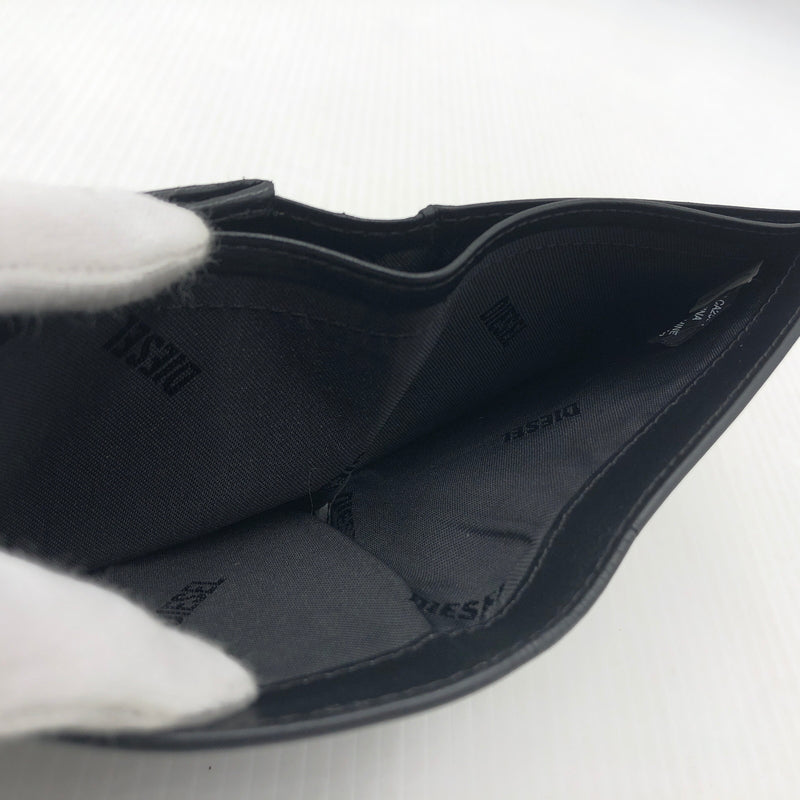 【現状渡し品】【メンズ】 DIESEL ディーゼル 1DR BI FOLD COIN S 3D ワンディーアール バイフォールド コイン エス スリーディー 財布 200-260907-sa-13-teih カラー：ブラック 万代Net店