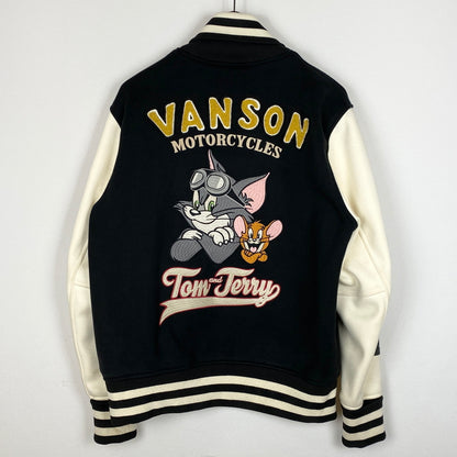 【中古品】【メンズ】 VANSON バンソン × TOM&JERRY トムアンドジェリー 別注コラボ STADIUM JUMPER スタジアム ジャンパー アウター スタジャン 145-260906-sa-09-teih サイズ：L カラー：ブラック 万代Net店