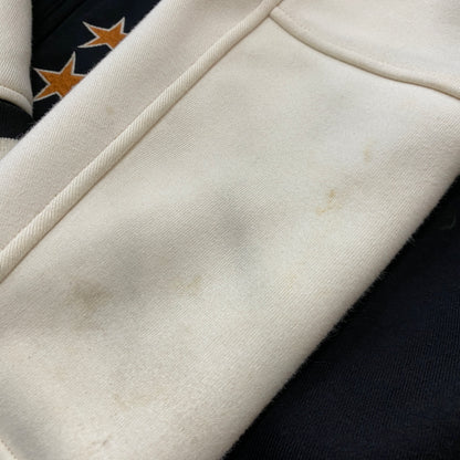 【中古品】【メンズ】 VANSON バンソン × TOM&JERRY トムアンドジェリー 別注コラボ STADIUM JUMPER スタジアム ジャンパー アウター スタジャン 145-260906-sa-09-teih サイズ：L カラー：ブラック 万代Net店