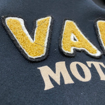 【中古品】【メンズ】 VANSON バンソン × TOM&JERRY トムアンドジェリー 別注コラボ STADIUM JUMPER スタジアム ジャンパー アウター スタジャン 145-260906-sa-09-teih サイズ：L カラー：ブラック 万代Net店