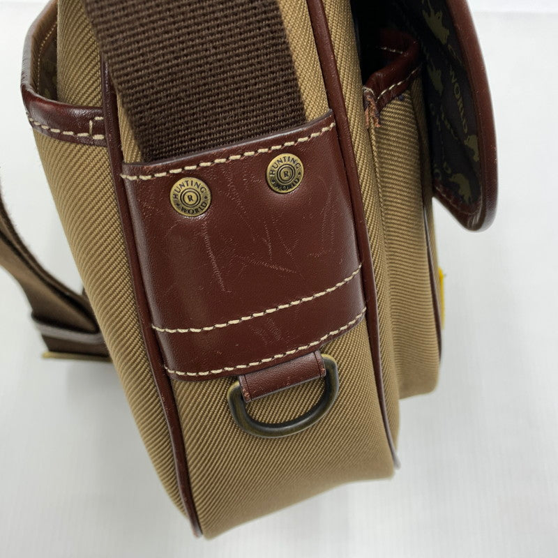 【中古品】【メンズ】 HUNTING WORLD ハンティングワールド サファリ ワッペン ショルダーバッグ カバン メッセンジャーバッグ 188-260914-ko-09-teih カラー：ブラウン系 万代Net店