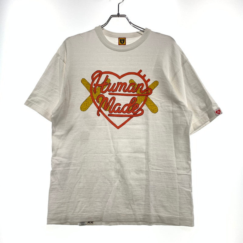 【中古品】【メンズ】 HUMAN MADE ヒューマンメイド × KAWS カウズ 別注 コラボ 23AW MADE GRAPHIC Ｔ-SHIRT メイド グラフィック Tシャツ 半袖 トップス 142-260909-ko-03-teih サイズ：L カラー：ホワイト 万代Net店