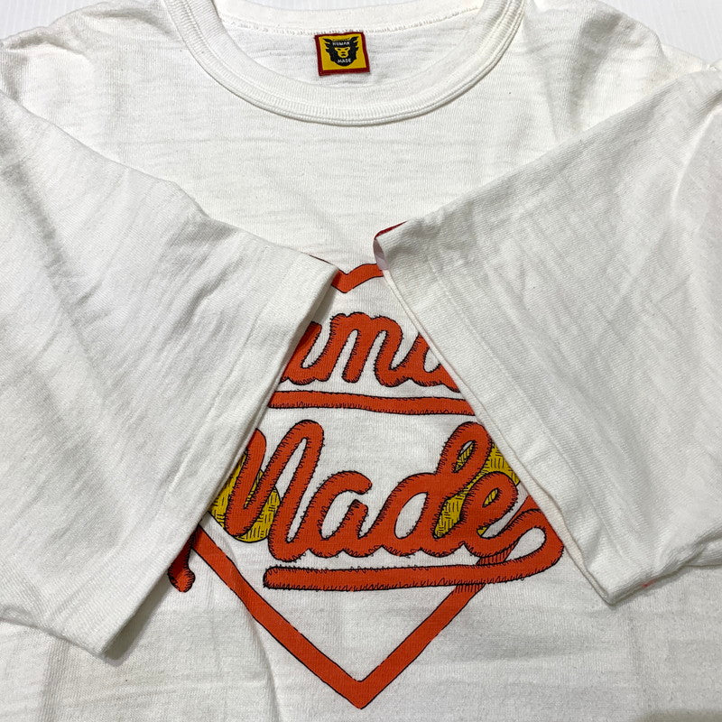 【中古品】【メンズ】 HUMAN MADE ヒューマンメイド × KAWS カウズ 別注 コラボ 23AW MADE GRAPHIC Ｔ-SHIRT メイド グラフィック Tシャツ 半袖 トップス 142-260909-ko-03-teih サイズ：L カラー：ホワイト 万代Net店