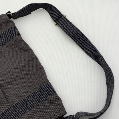 【中古品】【メンズ】 HERMES エルメス 101057M バサスMM ショルダーバッグ カバン メッセンジャーバッグ 180-260914-ko-06-teih カラー：グレー系/ブラウン系 万代Net店