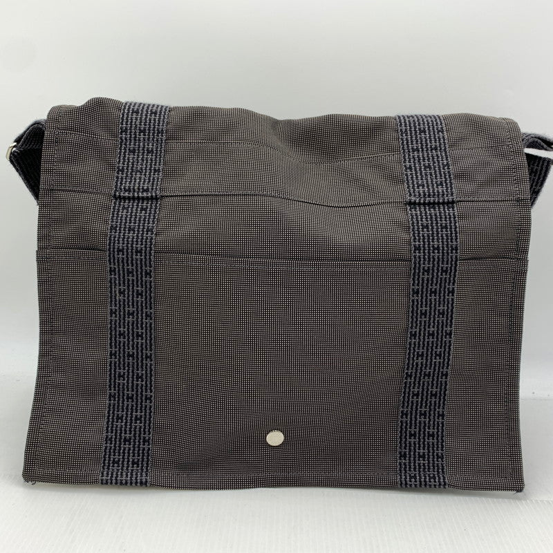 【中古品】【メンズ】 HERMES エルメス 101057M バサスMM ショルダーバッグ カバン メッセンジャーバッグ 180-260914-ko-06-teih カラー：グレー系/ブラウン系 万代Net店