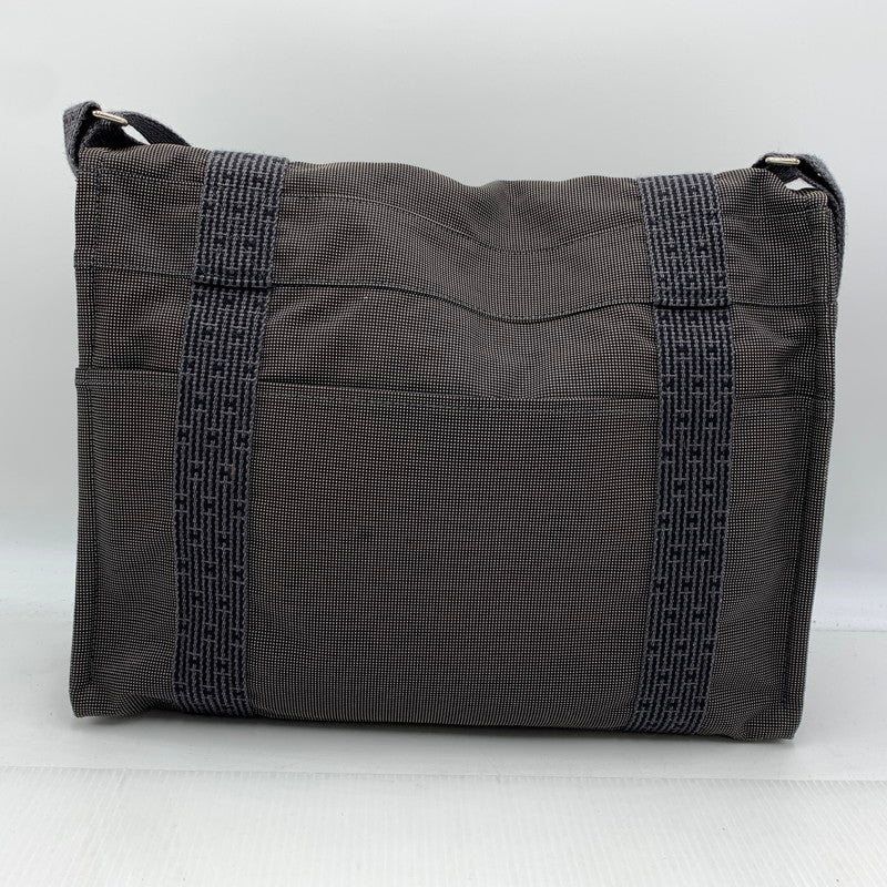 【中古品】【メンズ】 HERMES エルメス 101057M バサスMM ショルダーバッグ カバン メッセンジャーバッグ 180-260914-ko-06-teih カラー：グレー系/ブラウン系 万代Net店