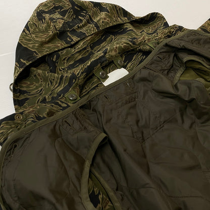 【中古品】【メンズ】 HYSTERIC GLAMOUR ヒステリックグラマー × PEANUTS ピーナッツ × Theater 8 シアターエイト 別注コラボ MILITARY JACKET M-65 0193AB07 ミリタリージャケット アウター 170-260917-ss-10-teih サイズ：フリー カラー：柄 万代Net店