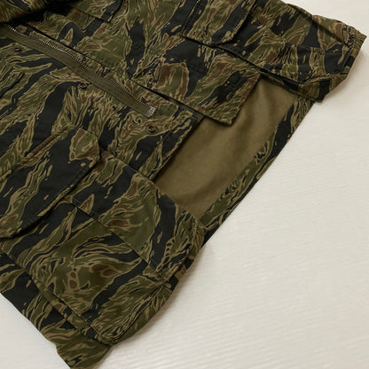 【中古品】【メンズ】 HYSTERIC GLAMOUR ヒステリックグラマー × PEANUTS ピーナッツ × Theater 8 シアターエイト 別注コラボ MILITARY JACKET M-65 0193AB07 ミリタリージャケット アウター 170-260917-ss-10-teih サイズ：フリー カラー：柄 万代Net店