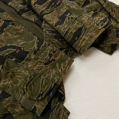 【中古品】【メンズ】 HYSTERIC GLAMOUR ヒステリックグラマー × PEANUTS ピーナッツ × Theater 8 シアターエイト 別注コラボ MILITARY JACKET M-65 0193AB07 ミリタリージャケット アウター 170-260917-ss-10-teih サイズ：フリー カラー：柄 万代Net店
