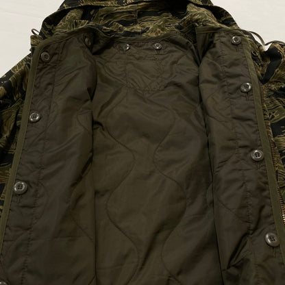 【中古品】【メンズ】 HYSTERIC GLAMOUR ヒステリックグラマー × PEANUTS ピーナッツ × Theater 8 シアターエイト 別注コラボ MILITARY JACKET M-65 0193AB07 ミリタリージャケット アウター 170-260917-ss-10-teih サイズ：フリー カラー：柄 万代Net店