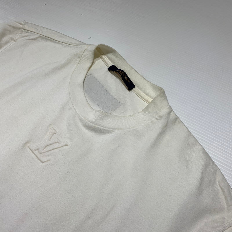 【中古品】【メンズ】 LOUIS VUITTON ルイ・ヴィトン RM252MQ DT3 HNY55W エンボス LVロゴ ショートスリーブ Tシャツ 半袖 トップス 179-260913-ko-05-teih サイズ：M カラー：ホワイト系/アイボリー系 万代Net店
