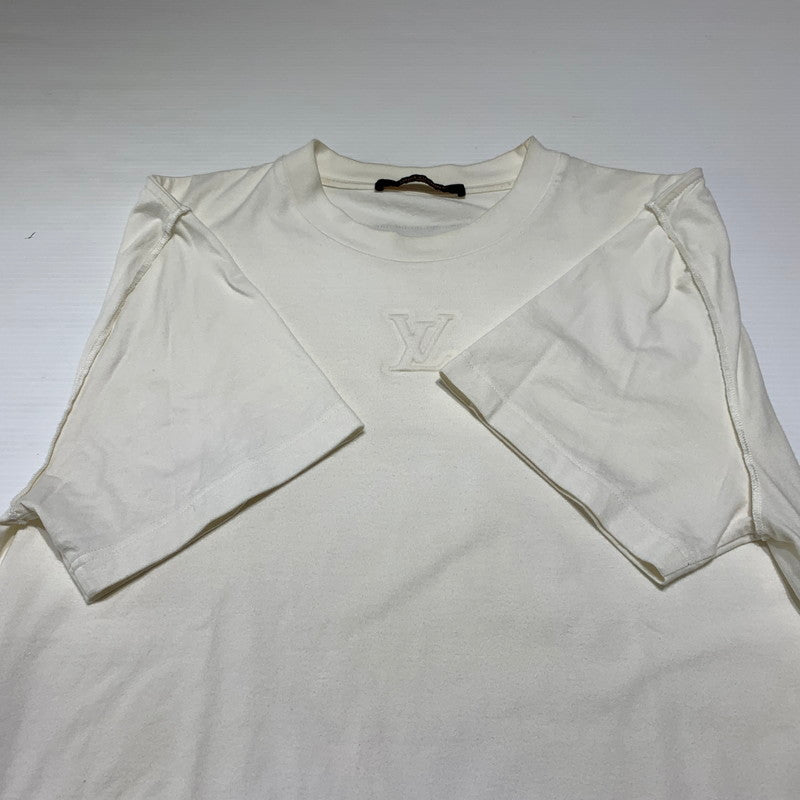 【中古品】【メンズ】 LOUIS VUITTON ルイ・ヴィトン RM252MQ DT3 HNY55W エンボス LVロゴ ショートスリーブ Tシャツ 半袖 トップス 179-260913-ko-05-teih サイズ：M カラー：ホワイト系/アイボリー系 万代Net店