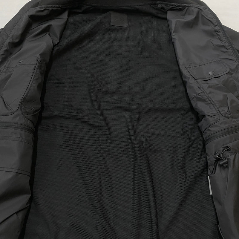 【中古品】【メンズ】 DAIWA PIER39 ダイワ ピアサーティナイン TECH SYNTHETIC SKIN WINDBREAKER JACKET BJ-40025W テック シンセティック スキン ウィンドブレイカー ジャケット アウター 144-260915-sa-09-teih サイズ：L カラー：ブラック 万代Net店