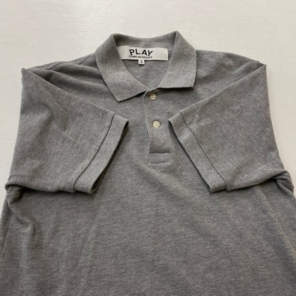 【中古品】【メンズ】 PLAY COMME DES GARCONS プレイコムデギャルソン HEART LOGO S/S SHIRT AX-T078 25SS ハート 刺繍 ロゴ ショートスリーブ ポロシャツ 半袖 トップス 140-260915-sa-08-teih サイズ：S カラー：グレー 万代Net店