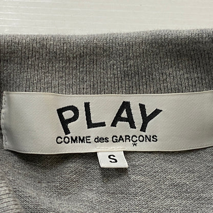 【中古品】【メンズ】 PLAY COMME DES GARCONS プレイコムデギャルソン HEART LOGO S/S SHIRT AX-T078 25SS ハート 刺繍 ロゴ ショートスリーブ ポロシャツ 半袖 トップス 140-260915-sa-08-teih サイズ：S カラー：グレー 万代Net店