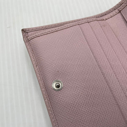 【現状渡し品】【レディース】 PRADA プラダ SAFFIANO TRIANGLE WALLET 1ML050 サフィアーノ トライアングル ウォレット 二つ折り財布 181-260924-yo-06-teih カラー：ピンク 万代Net店