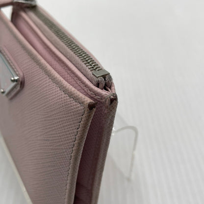 【現状渡し品】【レディース】 PRADA プラダ SAFFIANO TRIANGLE WALLET 1ML050 サフィアーノ トライアングル ウォレット 二つ折り財布 181-260924-yo-06-teih カラー：ピンク 万代Net店