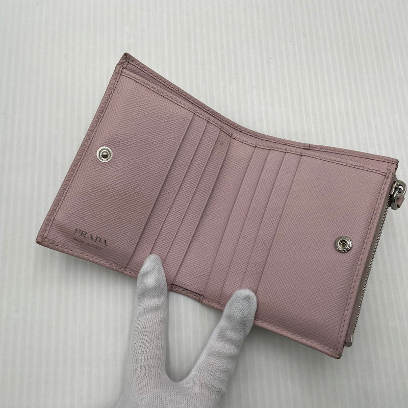 【現状渡し品】【レディース】 PRADA プラダ SAFFIANO TRIANGLE WALLET 1ML050 サフィアーノ トライアングル ウォレット 二つ折り財布 181-260924-yo-06-teih カラー：ピンク 万代Net店