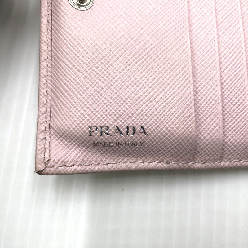 【現状渡し品】【レディース】 PRADA プラダ SAFFIANO TRIANGLE WALLET 1ML050 サフィアーノ トライアングル ウォレット 二つ折り財布 181-260924-yo-06-teih カラー：ピンク 万代Net店