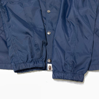 【中古品】【メンズ】 A BATHING APE アベイシングエイプ NYLON COACH JACKET 001GDD201001X ナイロン コーチジャケット ライトアウター 142-260918-yo-03-teih サイズ：L カラー：ネイビー 万代Net店