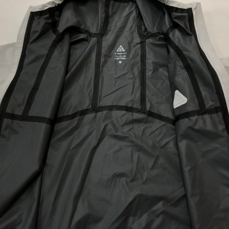 【中古品】【メンズ】 NIKE ACG ナイキ エーシージー STORM-FIT CASCADE RAINS DV9416-025 ストームフィット カスケード レインズ アウター 148-260918-sa-09-teih サイズ：2XL カラー：グレー 万代Net店