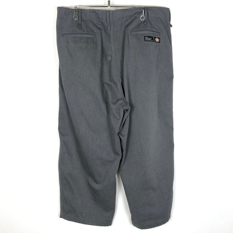 【中古品】【メンズ】 FAT エフエーティー × DICKIES ディッキーズ 別注コラボ WIDE CHINOPANTS WIDE F32110-PN03-AD ワイド チノパンツ ボトムス 153-260918-sa-24-teih サイズ：JUMBO カラー：グレー 万代Net店
