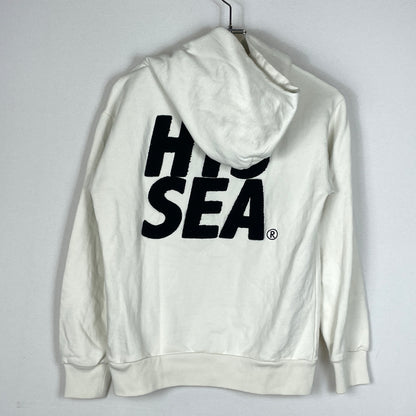 【中古品】【メンズ】 WIND AND SEA ウィンダンシー LOGO HOODIE WDS-C-HYS-23-APQ1-16 ロゴ フーディー 長袖 トップス 142-260919-sa-19-teih サイズ：XS カラー：ホワイト 万代Net店