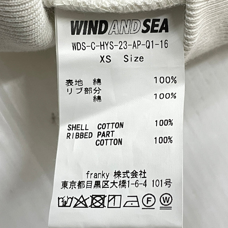 【中古品】【メンズ】 WIND AND SEA ウィンダンシー LOGO HOODIE WDS-C-HYS-23-APQ1-16 ロゴ フーディー 長袖 トップス 142-260919-sa-19-teih サイズ：XS カラー：ホワイト 万代Net店