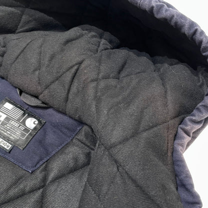 【現状渡し品】【メンズ】 CARHARTT カーハート DNY FIRM DUCK INSULATED FLANNEL-LINED ACTIVE JACKET J140 ファームダック インサレーテッド フランネルライン アクティブジャケット アウター 145-260919-yo-08-teih サイズ：M カラー：ネイビー 万代Net店