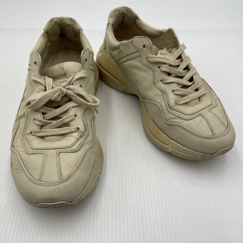【現状渡し品】【メンズ】 GUCCI グッチ RHYTON LEATHER SNEAKER 500877 ライトン レザー スニーカー 靴 183-261007-sa-01-teih サイズ：27cm カラー：アイボリー 万代Net店