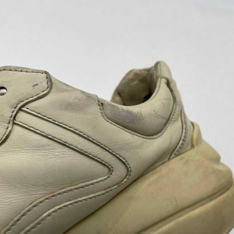 【現状渡し品】【メンズ】 GUCCI グッチ RHYTON LEATHER SNEAKER 500877 ライトン レザー スニーカー 靴 183-261007-sa-01-teih サイズ：27cm カラー：アイボリー 万代Net店