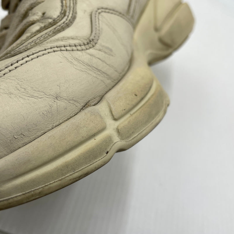 【現状渡し品】【メンズ】 GUCCI グッチ RHYTON LEATHER SNEAKER 500877 ライトン レザー スニーカー 靴 183-261007-sa-01-teih サイズ：27cm カラー：アイボリー 万代Net店