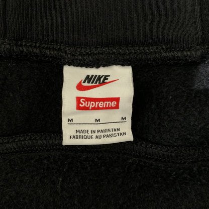 【中古品】【メンズ】 Supreme シュプリーム × NIKE ナイキ 別注 コラボ ZIP UP HOODED SWEATSHIRT HF9633-010 ジップアップ フーディ スウェットシャツ トップス ジップアップパーカー 149-260920-ko-07-teih サイズ：M カラー：ブラック 万代Net店