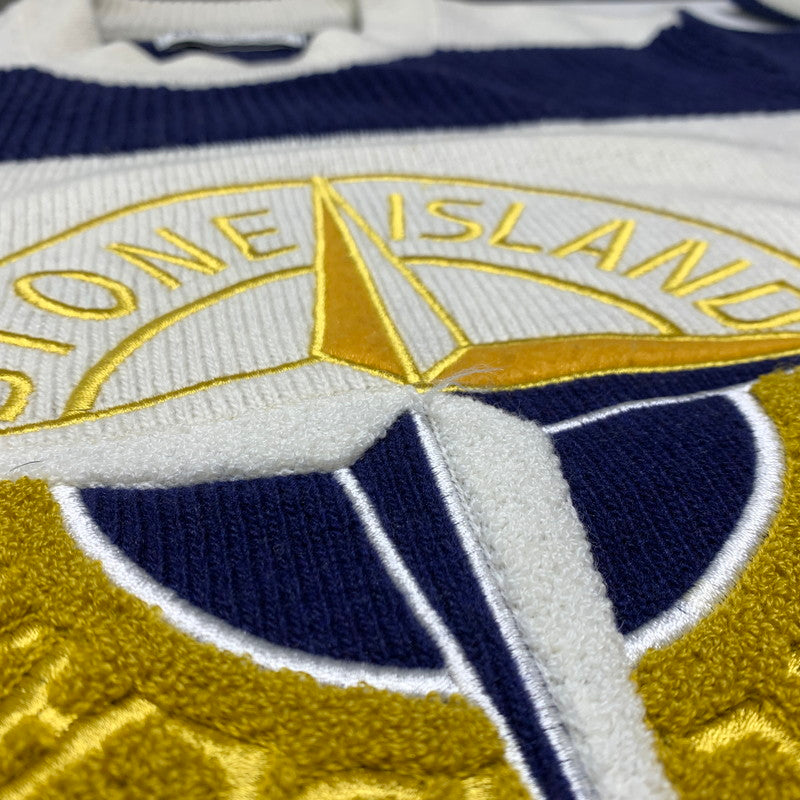 【中古品】【メンズ】 STONE ISLAND ストーンアイランド EMBROIDERED WOOL LOGO SWEATER エンブロイダリー ウール セーター トップス ニット 141-260920-ko-09-teih サイズ：M カラー：ホワイト/ネイビー 万代Net店