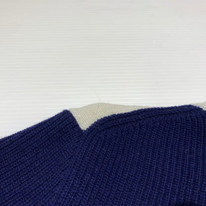 【中古品】【メンズ】 STONE ISLAND ストーンアイランド EMBROIDERED WOOL LOGO SWEATER エンブロイダリー ウール セーター トップス ニット 141-260920-ko-09-teih サイズ：M カラー：ホワイト/ネイビー 万代Net店