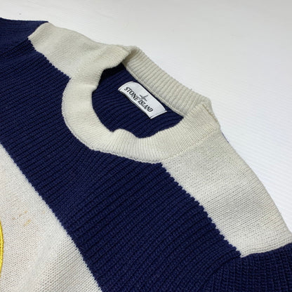 【中古品】【メンズ】 STONE ISLAND ストーンアイランド EMBROIDERED WOOL LOGO SWEATER エンブロイダリー ウール セーター トップス ニット 141-260920-ko-09-teih サイズ：M カラー：ホワイト/ネイビー 万代Net店