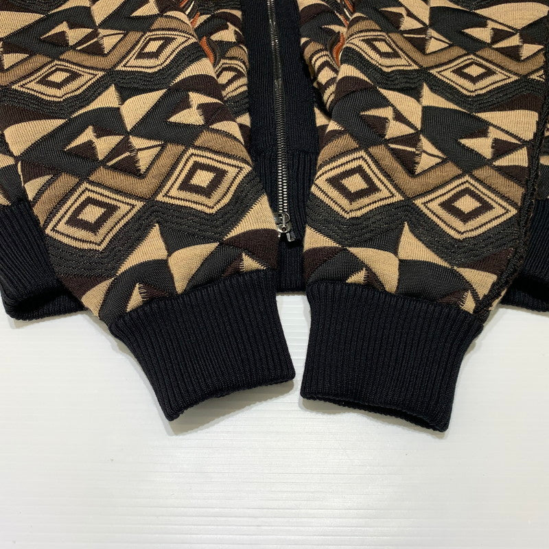 【中古品】【メンズ】 GIANNI VERSACE ジャンニ・ヴェルサーチ KNIT BLOUSON ニット ブルゾン ライトアウター フルジップジャケット 141-260920-ko-15-teih サイズ：48 カラー：総柄 万代Net店