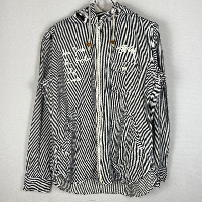 【中古品】【メンズ】 STUSSY ステューシー HICKORY STRIPE ZIP UP HOODIE ヒッコリー ストライプ ジップ アップ フーディ 長袖 142-260922-sa-04-teih サイズ：XL カラー：ストライプ 万代Net店
