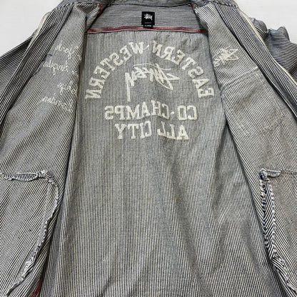 【中古品】【メンズ】 STUSSY ステューシー HICKORY STRIPE ZIP UP HOODIE ヒッコリー ストライプ ジップ アップ フーディ 長袖 142-260922-sa-04-teih サイズ：XL カラー：ストライプ 万代Net店